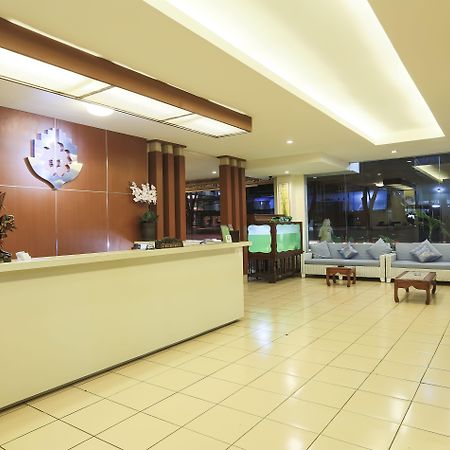 Reddoorz @ Raya Kuta Hotel Кута Екстериор снимка