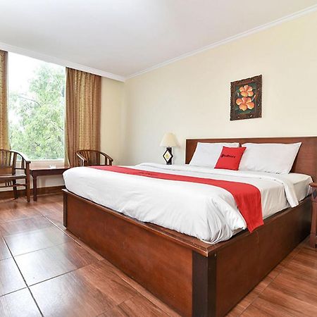 Reddoorz @ Raya Kuta Hotel Кута Екстериор снимка