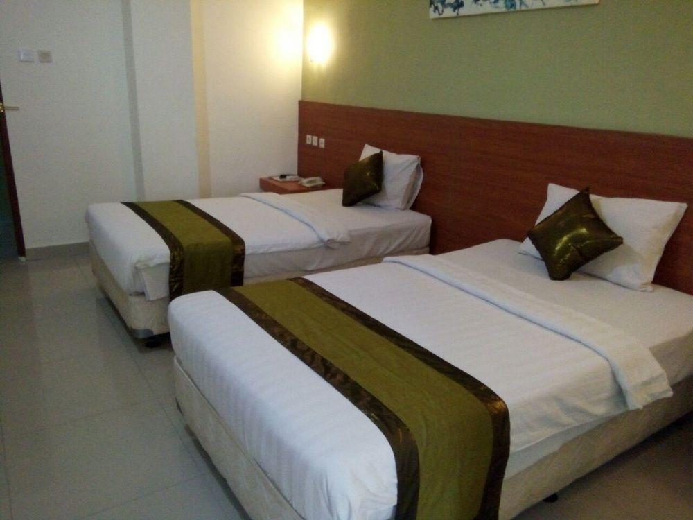 Reddoorz @ Raya Kuta Hotel Кута Екстериор снимка