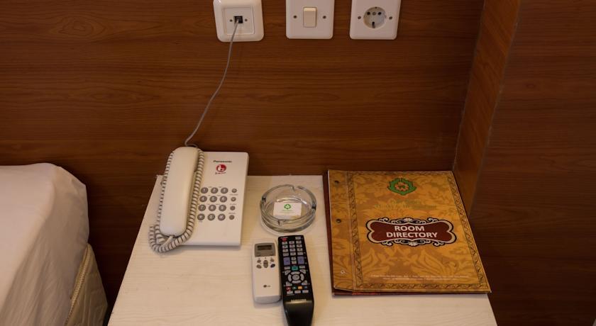 Reddoorz @ Raya Kuta Hotel Кута Екстериор снимка