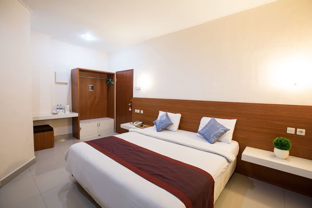 Reddoorz @ Raya Kuta Hotel Кута Екстериор снимка