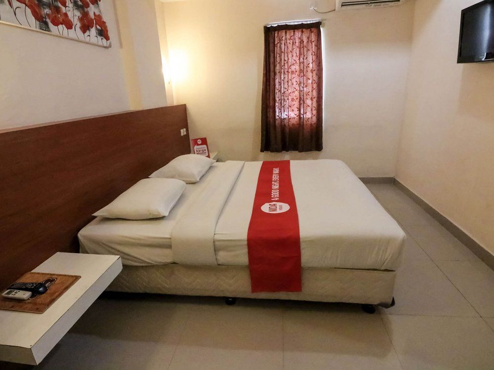 Reddoorz @ Raya Kuta Hotel Кута Екстериор снимка