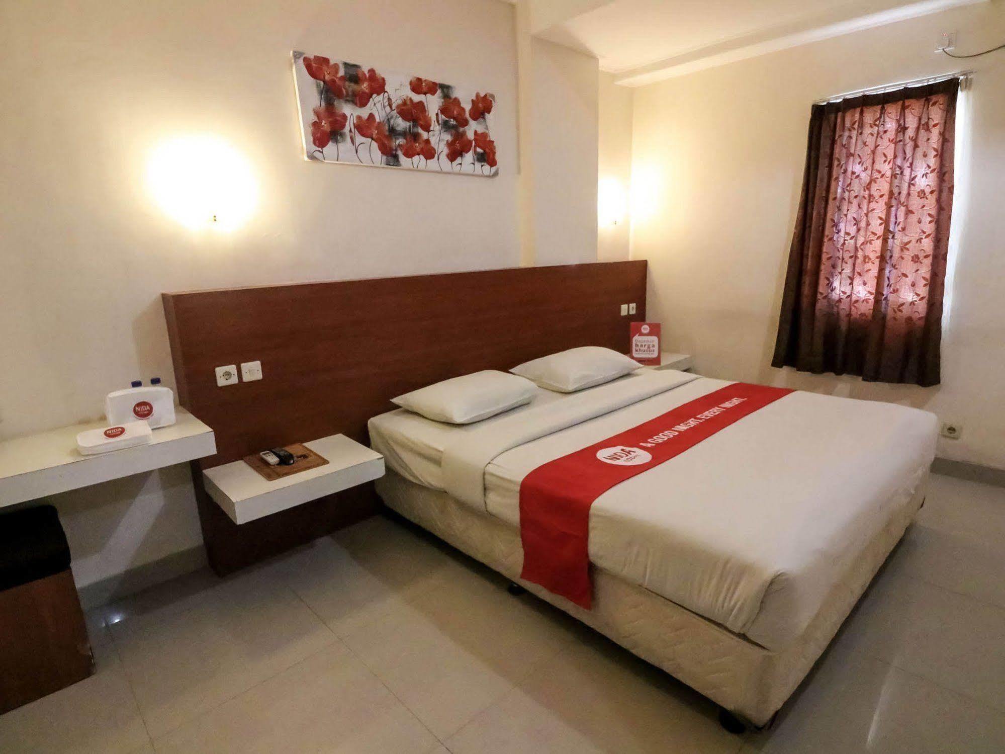 Reddoorz @ Raya Kuta Hotel Кута Екстериор снимка
