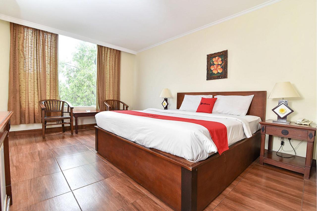 Reddoorz @ Raya Kuta Hotel Кута Екстериор снимка