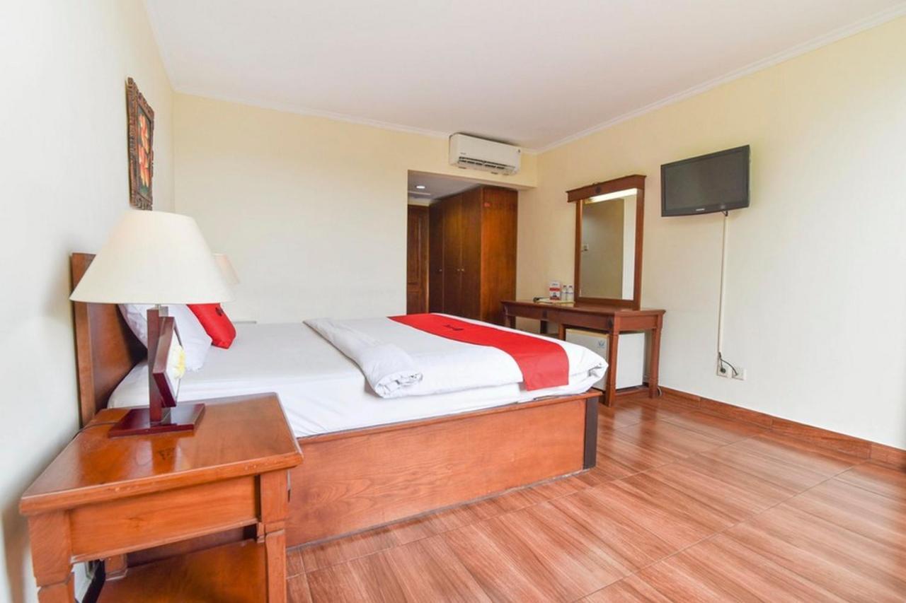 Reddoorz @ Raya Kuta Hotel Кута Екстериор снимка