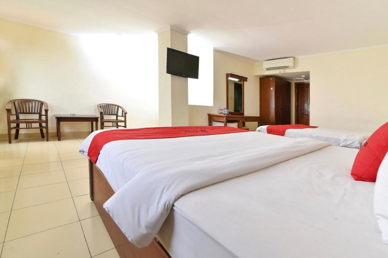 Reddoorz @ Raya Kuta Hotel Кута Екстериор снимка