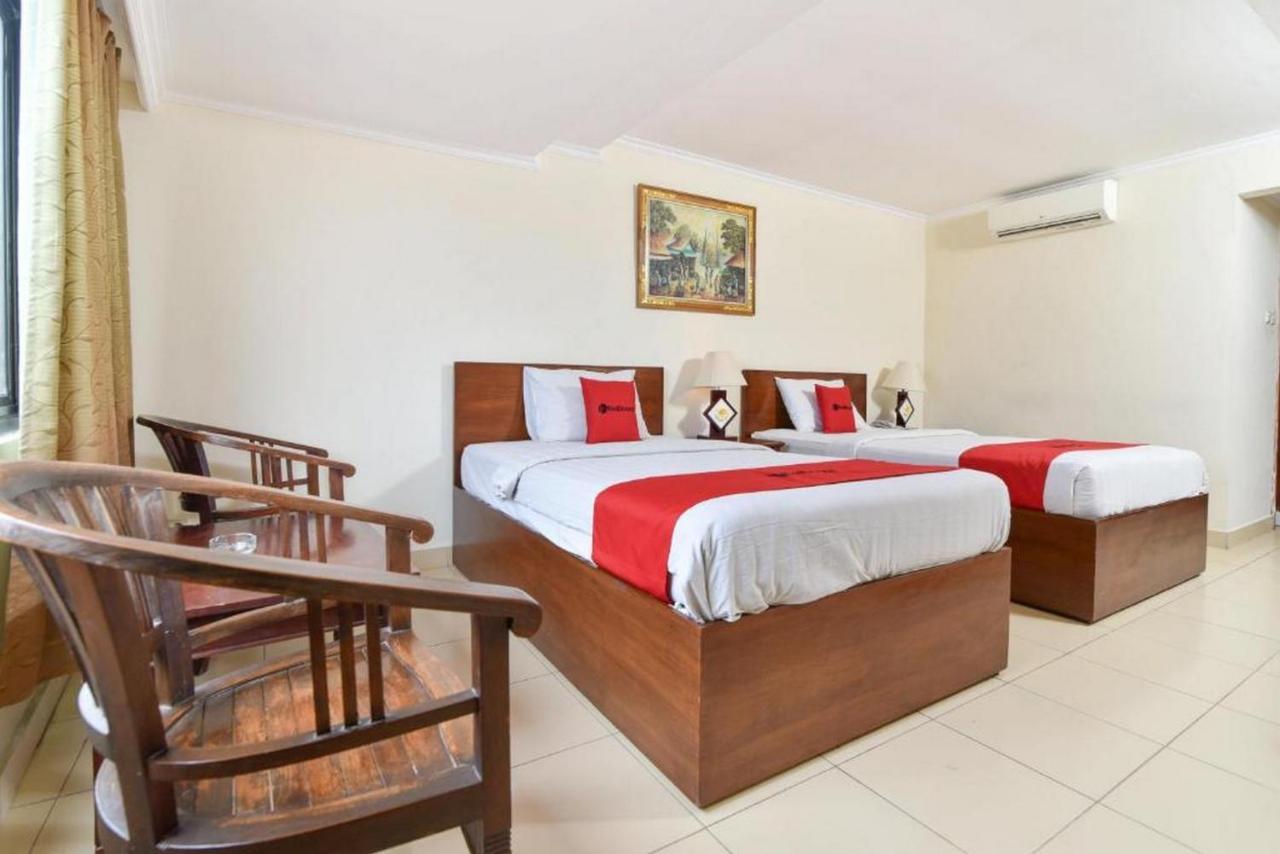 Reddoorz @ Raya Kuta Hotel Кута Екстериор снимка