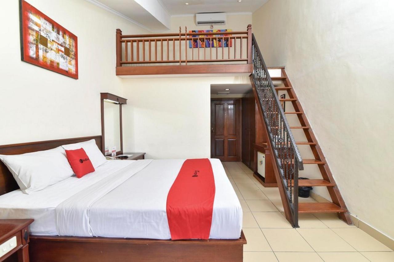 Reddoorz @ Raya Kuta Hotel Кута Екстериор снимка