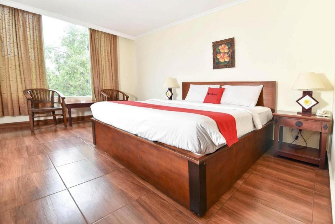 Reddoorz @ Raya Kuta Hotel Кута Екстериор снимка
