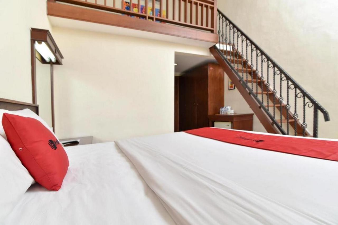 Reddoorz @ Raya Kuta Hotel Кута Екстериор снимка
